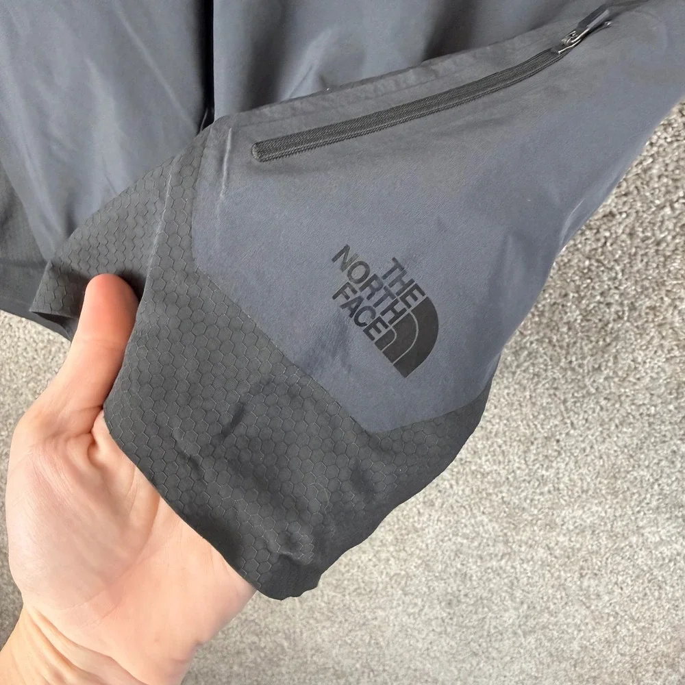 The North Face Mens Gray Technical Hiking Shorts Size 30 Zip Cargo‎ Pocket